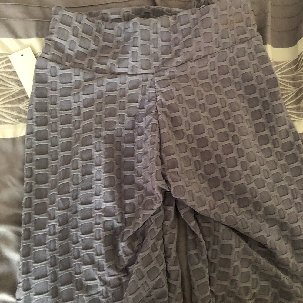 Booty Texture shorts - Picture 2 of 2